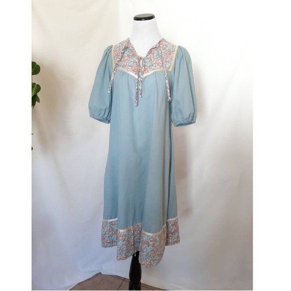 Vintage Dresses & Skirts - Vtg 70s Sky Blue Floral Yoke Ruffle Prairie Dress, Small